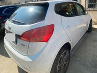 Usata Kia Venga 90 CV (66 kW) 2011 Bianco Utilitaria