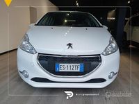 Usata Peugeot 208 Active 82 CV (60 kW) 2013 Bianco Utilitaria