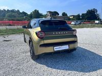 Usata Lancia Ypsilon 101 CV (74 kW) 2024 Vernice oro con tetto nero Utilitaria