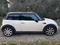 Usata Mini Cooper D 109 CV (80 kW) 2009 Bianco Utilitaria