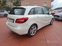 Begagnad Mercedes B200 Business 136 HK (100 kW) 2019 Vit Minibuss