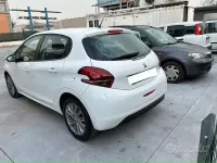 Usata Peugeot 208 Active 68 CV (50 kW) 2015 Utilitaria