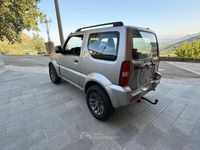 Usata Suzuki Jimny 84 CV (61 kW) 2015 Argento SUV