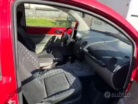 Usata VW New Beetle 102 CV (75 kW) 2001 Rosso Utilitaria