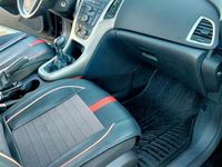 Usata Opel Astra 110 CV (80 kW) 2010 Nero Station wagon