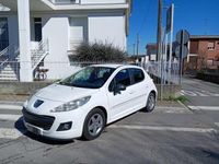 usata Peugeot 207 5p 1.4 hdi 8v NEOPATENTATI