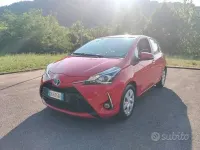 Usata Toyota Yaris Hybrid Business Edition 101 CV (74 kW) 2020 Rosso Berlina