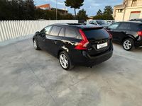Usata Volvo V60 Momentum 120 CV (88 kW) 2017 Nero Station wagon