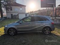 Usata Mercedes B180 Premium 122 CV (89 kW) 2017 Grigio Monovolume