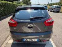Usata Kia Rio LX 86 CV (63 kW) 2013 Grigio Berlina