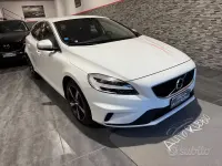 Usata Volvo V40 R-Design 120 CV (88 kW) 2018 Bianco Berlina