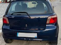 Usata Toyota Yaris 2002 Blu Berlina