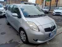 Usata Toyota Yaris 90 CV (66 kW) 2006 Grigio Utilitaria