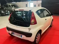 Käytetty Peugeot 107 68 HP (50 kW) 2009 Valkoinen Viistoperä