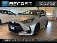 Usata Toyota Yaris Hybrid Active 92 CV (67 kW) 2024 Argento metallizzato Berlina