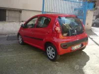 Usata Peugeot 107 68 CV (50 kW) 2010 Rosso Utilitaria
