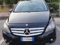 Käytetty Mercedes B160 90 HP (66 kW) 2013 Musta Tila-auto