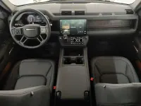Usata Land Rover Defender SE Dynamic 200 CV (147 kW) 2026 Woolstone green SUV