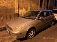 Begagnad Ford Focus 100 HK (73 kW) 2003 Grå Sedan