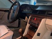 Usata Mercedes E200 1989 Marrone Berlina