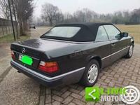 Usata Mercedes E300 188 CV (138 kW) 1993 Nero Cabrio