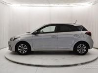 Usata Hyundai i20 75 CV (55 kW) 2020 Sleek silver Monovolume
