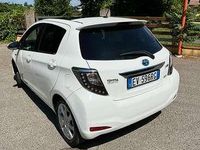 Usata Toyota Yaris Hybrid Lounge+ 75 CV (55 kW) 2014 Bianco Berlina