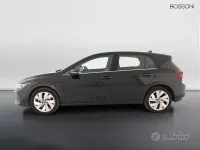 Usata VW Golf VIII Life 115 CV (84 kW) 2025 Grigio Berlina
