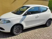 Begagnad Lancia Ypsilon 69 HK (50 kW) 2014 Vit Halvkombi