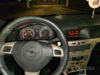 Usata Opel Astra Cabriolet 150 CV (110 kW) 2007 Grigio Cabrio