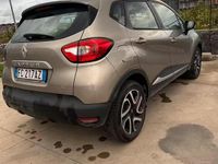Usado Renault Captur Iconic 90 CV (66 kW) 2016 Marrón SUV