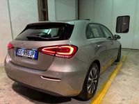Usata Mercedes A180 Business 116 CV (85 kW) 2020 Oro Berlina