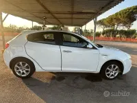 Usata Alfa Romeo Giulietta 105 CV (77 kW) 2012 Bianco Utilitaria