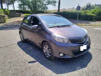 Usata Toyota Yaris Lounge 69 CV (50 kW) 2014 Grigio Utilitaria