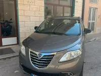 Usado Lancia Ypsilon Gold 69 HP (50 kW) 2015 Cinzento Citadino