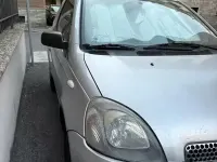 Usata Toyota Yaris 68 CV (50 kW) 2000 Grigio Berlina