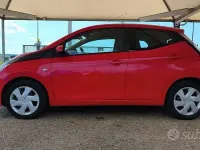 Usata Toyota Aygo Cool 69 CV (50 kW) 2018 Rosso Utilitaria