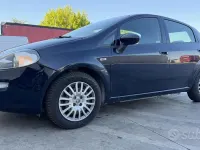 Usata Fiat Punto Lounge 95 CV (69 kW) 2016 Bluazzurro Utilitaria