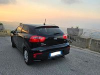 Usata Kia Rio Active 75 CV (55 kW) 2017 Nero Berlina
