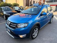 Usata Dacia Sandero Stepway 90 CV (66 kW) 2015 Blu Berlina
