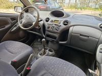 Usata Toyota Yaris Sol 74 CV (54 kW) 2002 Grigio Berlina