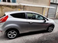Usata Ford Fiesta 75 CV (55 kW) 2010 Grigio Utilitaria