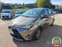 Usata Toyota Yaris Hybrid Active 73 CV (53 kW) 2017 Grigio Berlina