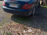 Usata Mercedes E220 177 CV (130 kW) 2006 Blu Berlina