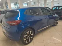 Usata Renault Clio V Evolution 100 CV (73 kW) 2023 Bluazzurro Berlina