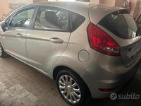 Usata Ford Fiesta 92 CV (67 kW) 2012 Grigio Utilitaria