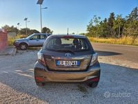 Usata Toyota Yaris Hybrid Lounge 75 CV (55 kW) 2013 Nero Berlina