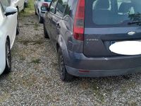 Usata Ford Fiesta Zetec 68 CV (50 kW) 2004 Grigio Utilitaria