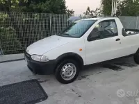 Usata Fiat Strada 63 CV (46 kW) 2001 Bianco Pick-up