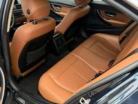 Usata BMW 330 Luxury Line 258 CV (189 kW) 2016 Blu Berlina